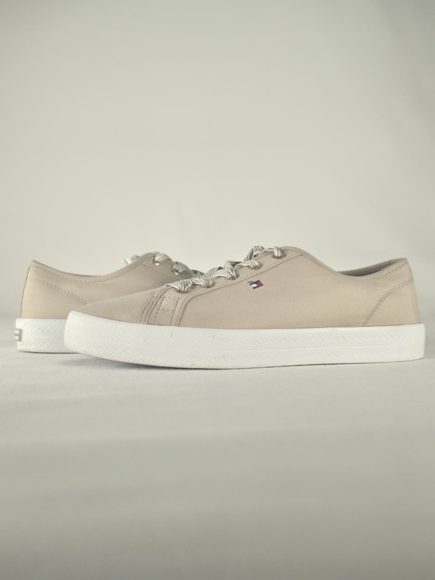 TOMMY HILFIGER Canvas Sneakers Shoes Size 37 Beige Ribbon Laces Premium