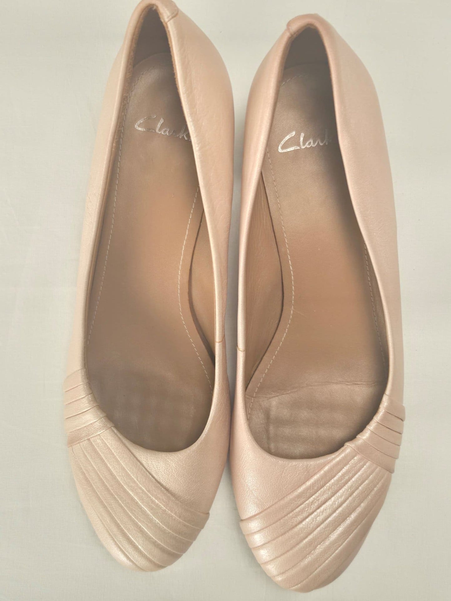 CLARKS Leather Pumps Wedge Heels Size UK 5.5 EU 38.5 Metallic Nude Beige Shoes