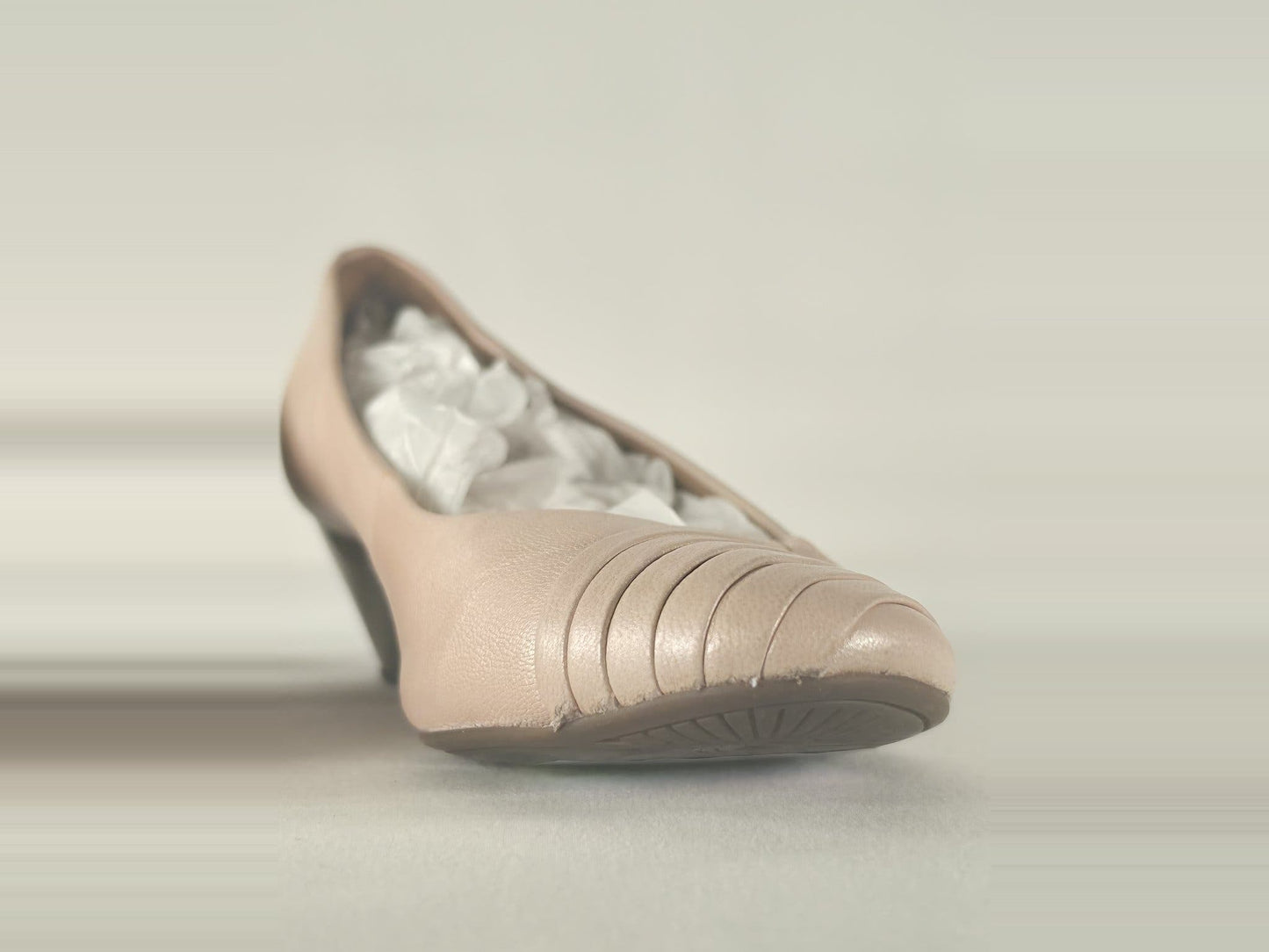 CLARKS Leather Pumps Wedge Heels Size UK 5.5 EU 38.5 Metallic Nude Beige Shoes