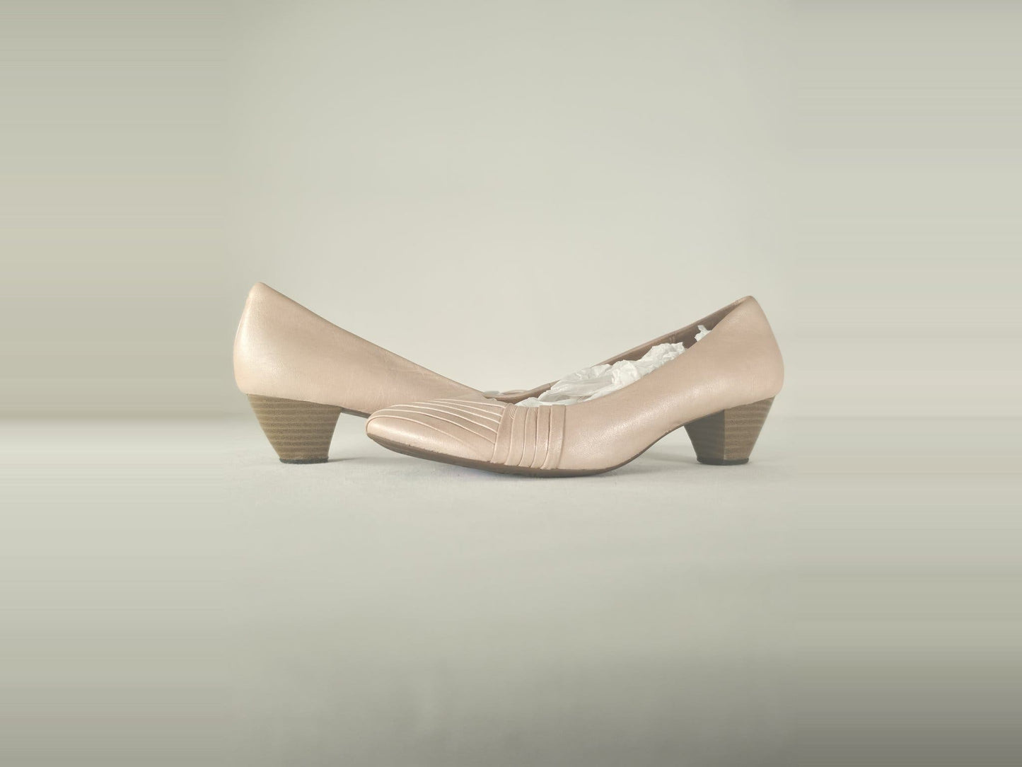 CLARKS Leather Pumps Wedge Heels Size UK 5.5 EU 38.5 Metallic Nude Beige Shoes