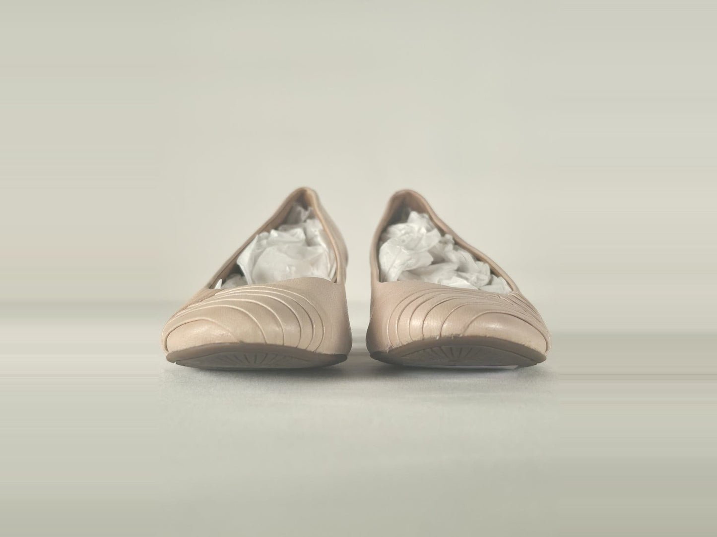 CLARKS Leather Pumps Wedge Heels Size UK 5.5 EU 38.5 Metallic Nude Beige Shoes