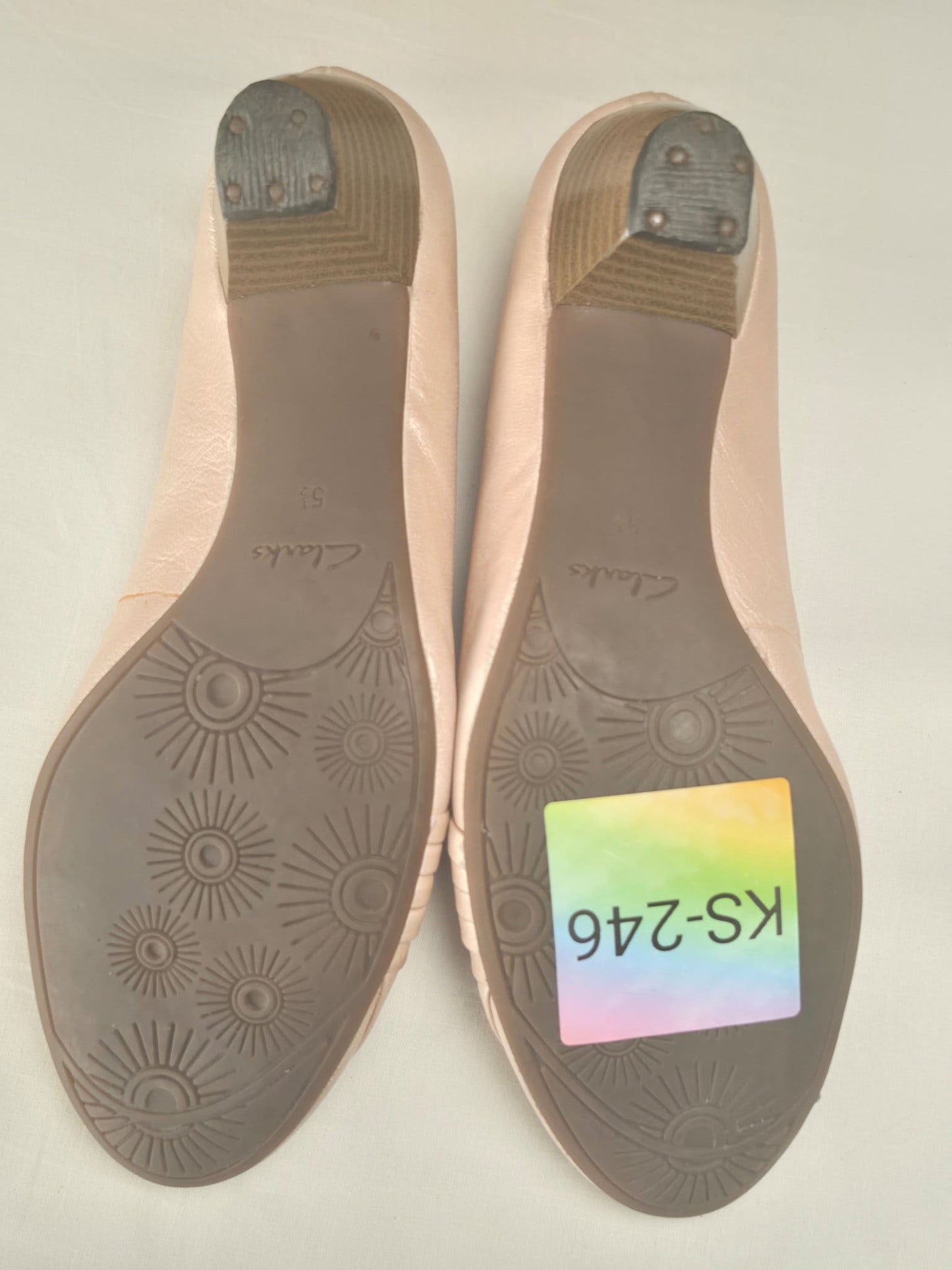 CLARKS Leather Pumps Wedge Heels Size UK 5.5 EU 38.5 Metallic Nude Beige Shoes
