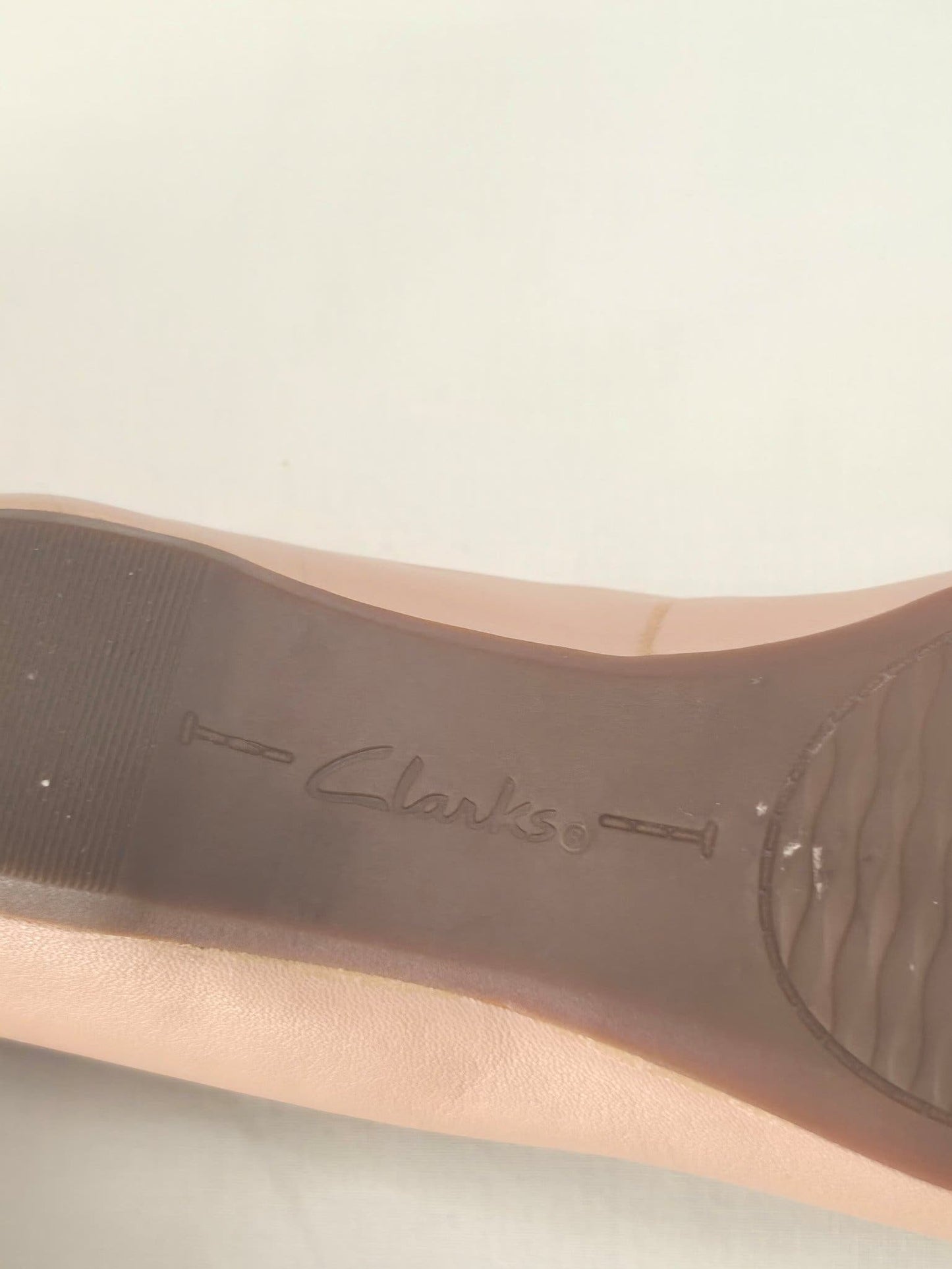 CLARKS Artisan Leather Ballerina Flats Size 39 Nude Pink Bronze Cap Toe Shiny