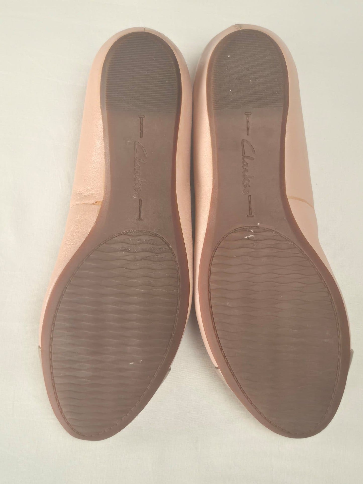 CLARKS Artisan Leather Ballerina Flats Size 39 Nude Pink Bronze Cap Toe Shiny