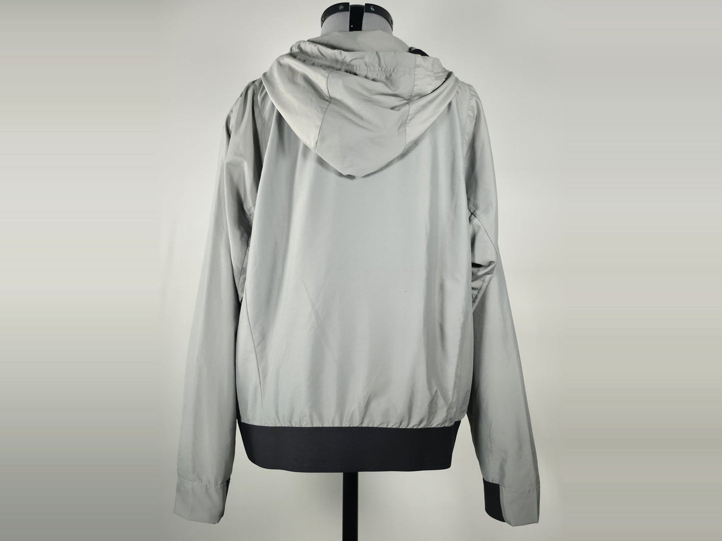 PEAK PERFORMANCE Elevate Jacket Size XL Gray Women’s Windbreaker Sport Outdoor