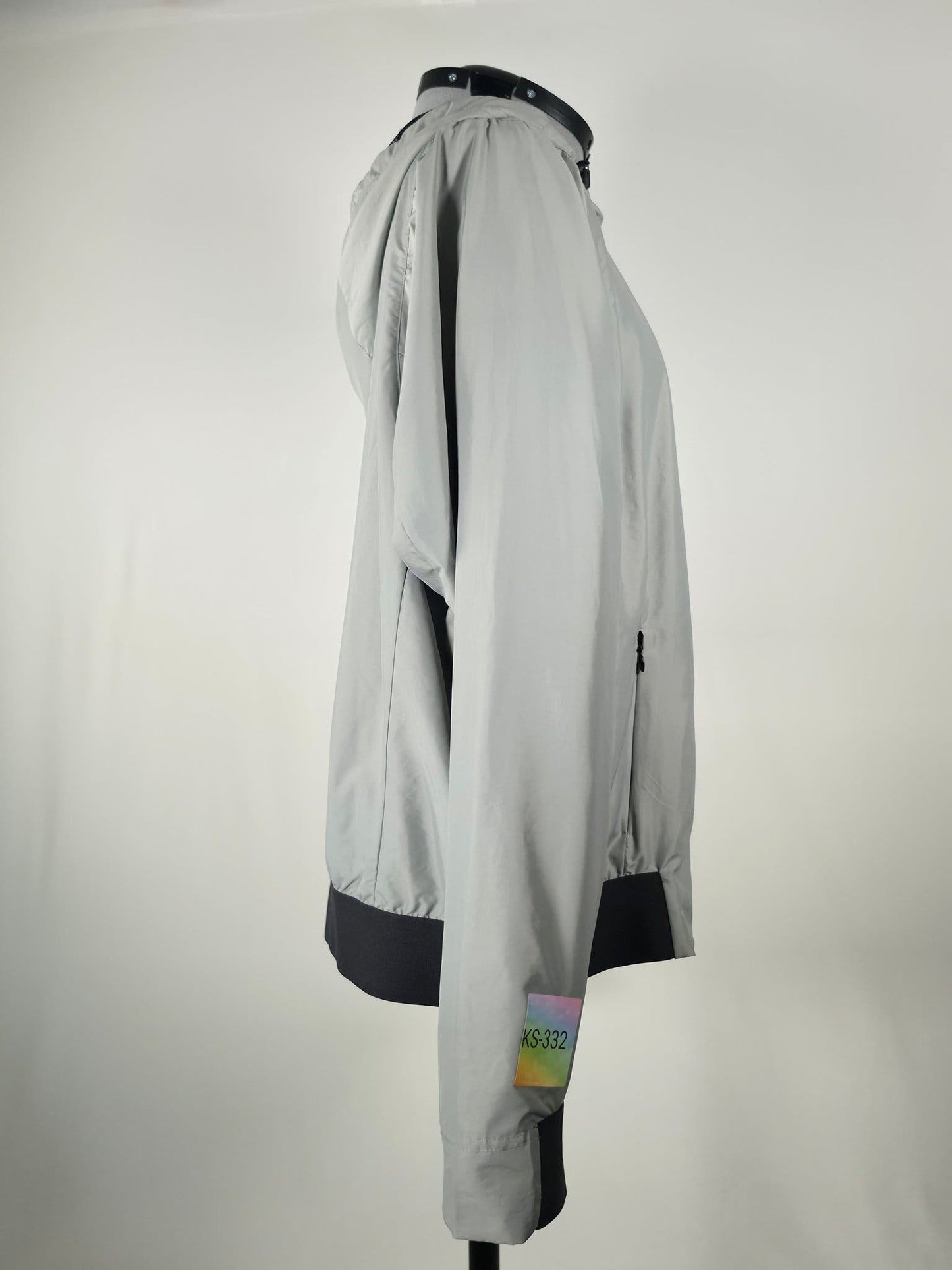 PEAK PERFORMANCE Elevate Jacket Size XL Gray Women’s Windbreaker Sport Outdoor