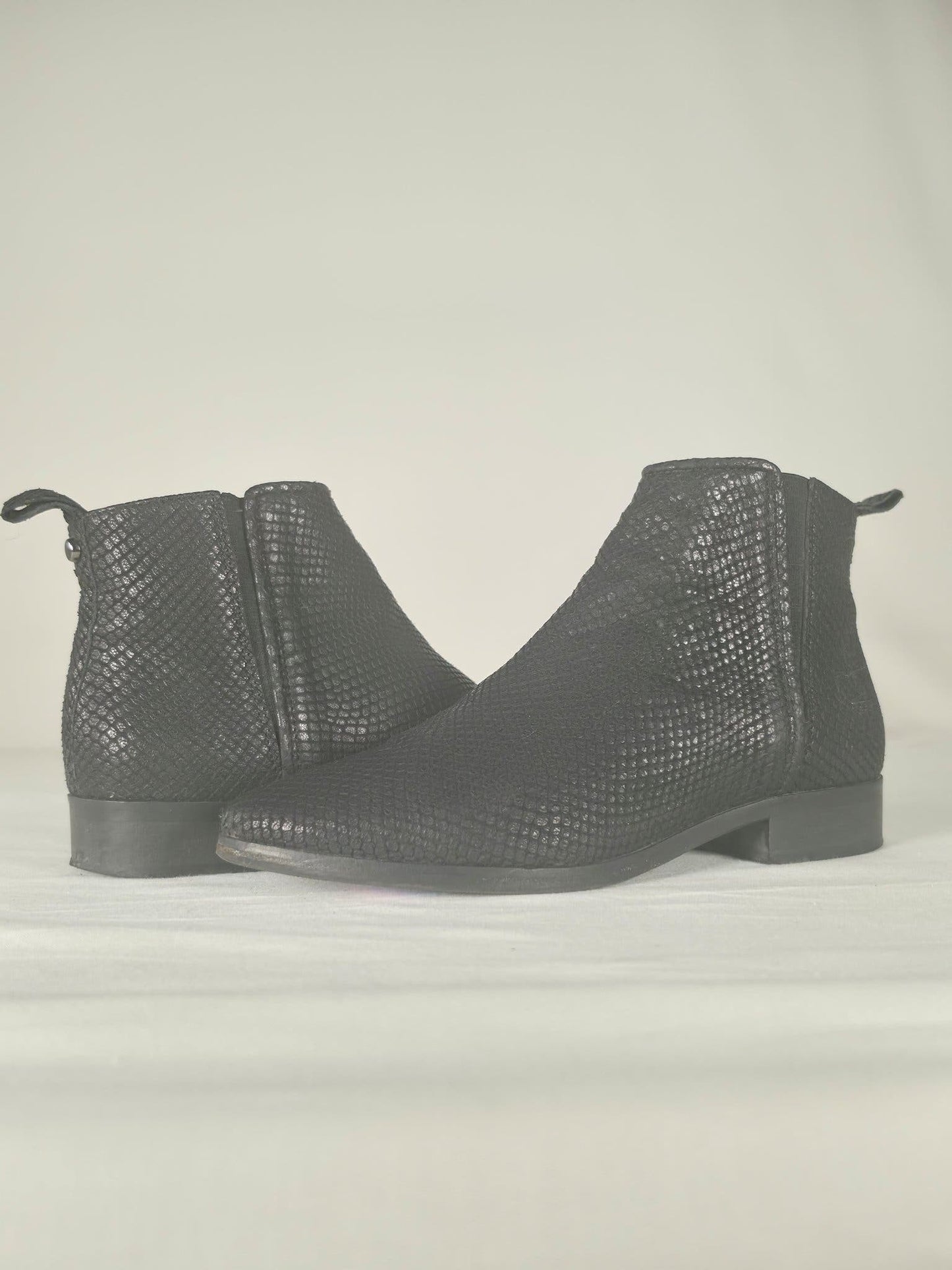 FILIPPA K Leather Ankle Boots Size 36 Black Snake Embossed Premium Chelsea