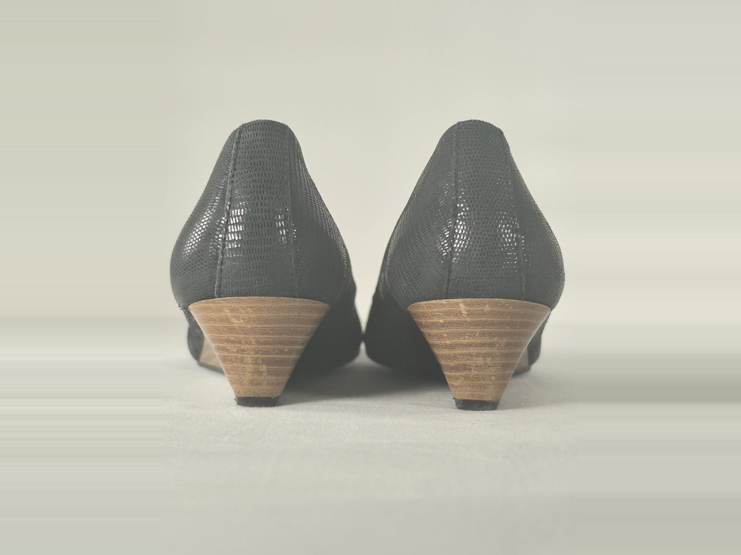 VAGABOND Black Textured Wedge Heels Pumps Shoes Size 39 Premium Comfort