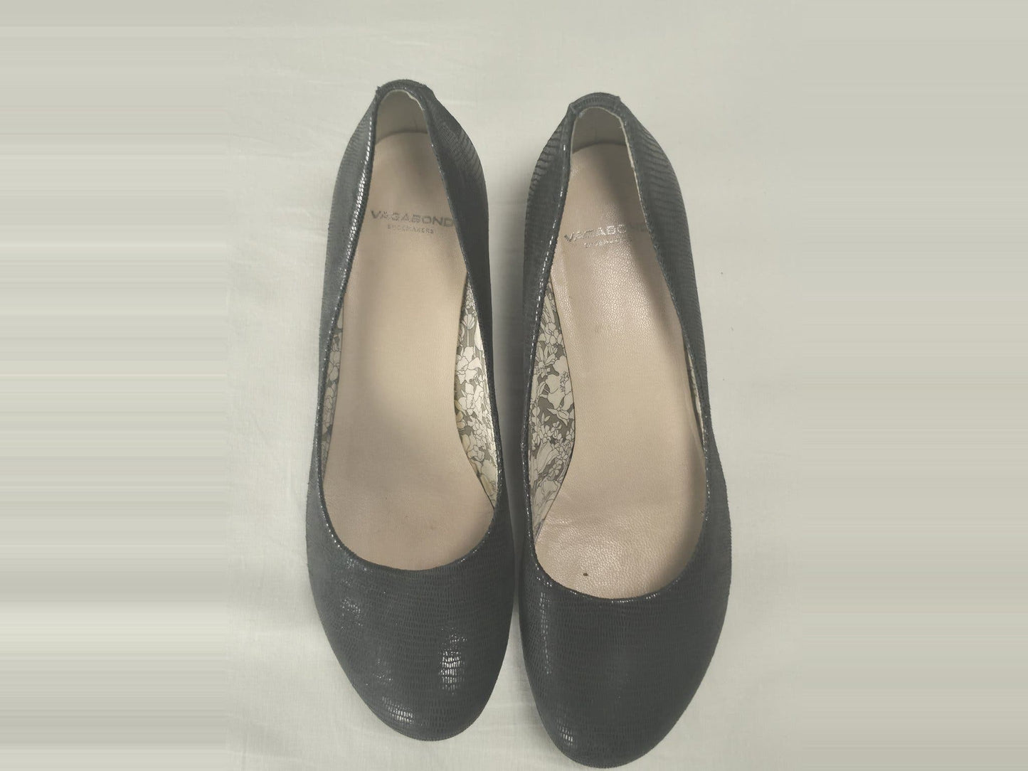 VAGABOND Black Textured Wedge Heels Pumps Shoes Size 39 Premium Comfort