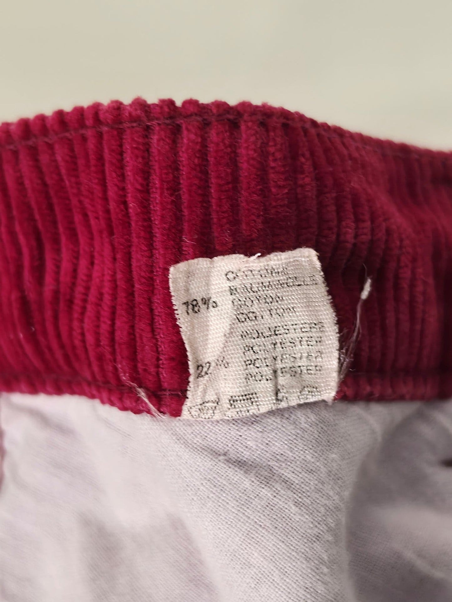 Реколта кадифени панталони UNITED COLORS OF BENETTON, размер 44 S, малиново червени, премиум модел с висока талия